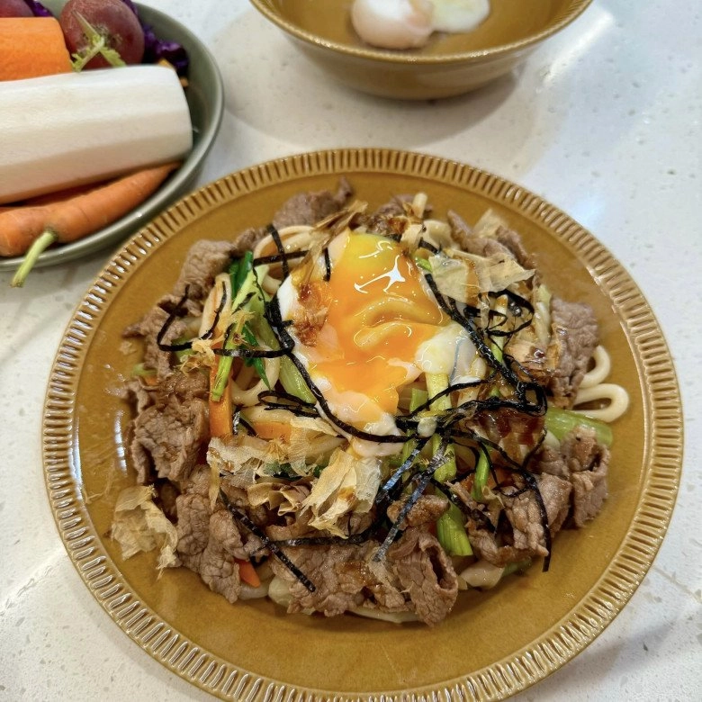 Con trai đạo diễn người phán xử chỉ thích ăn mì ở nhà mẹ siêu đẳng thế này bảo sao không mê - 3