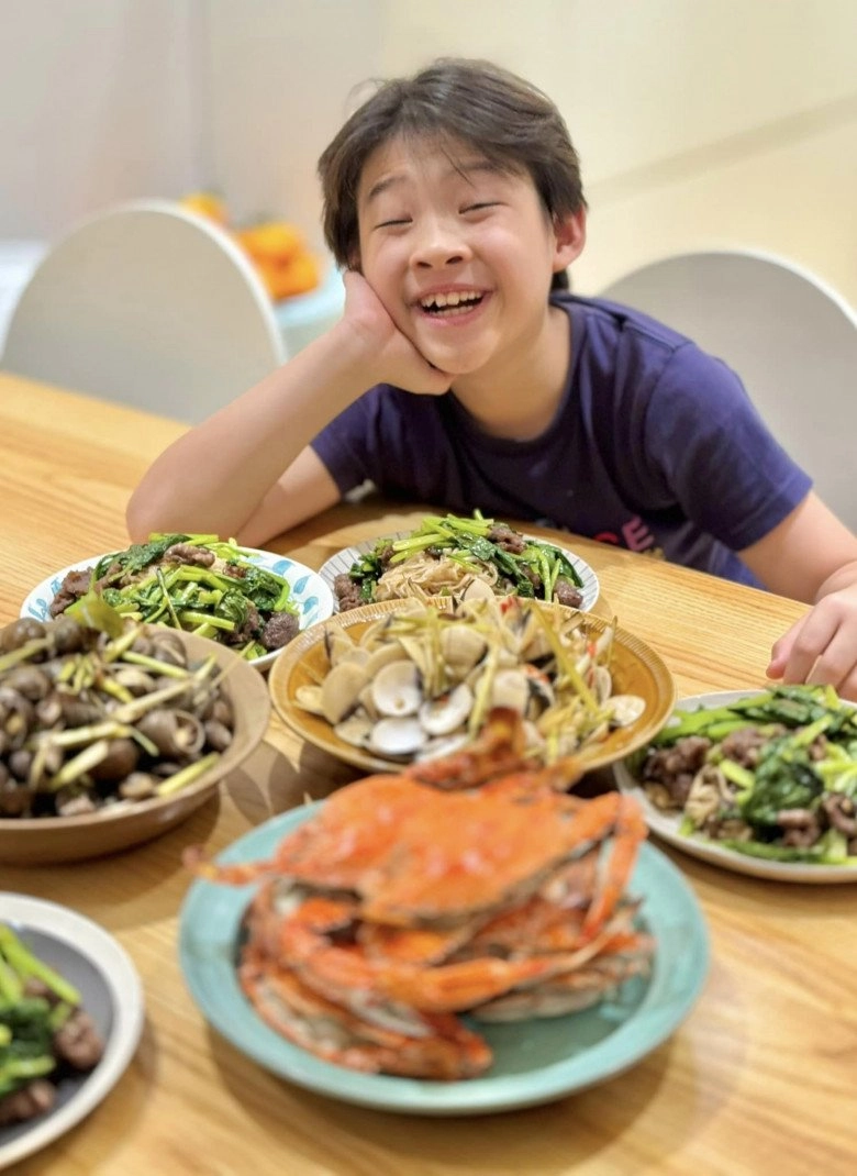 Con trai đạo diễn người phán xử chỉ thích ăn mì ở nhà mẹ siêu đẳng thế này bảo sao không mê - 4