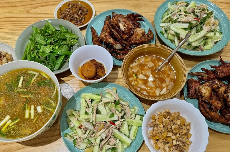 Con trai đạo diễn người phán xử chỉ thích ăn mì ở nhà mẹ siêu đẳng thế này bảo sao không mê - 16