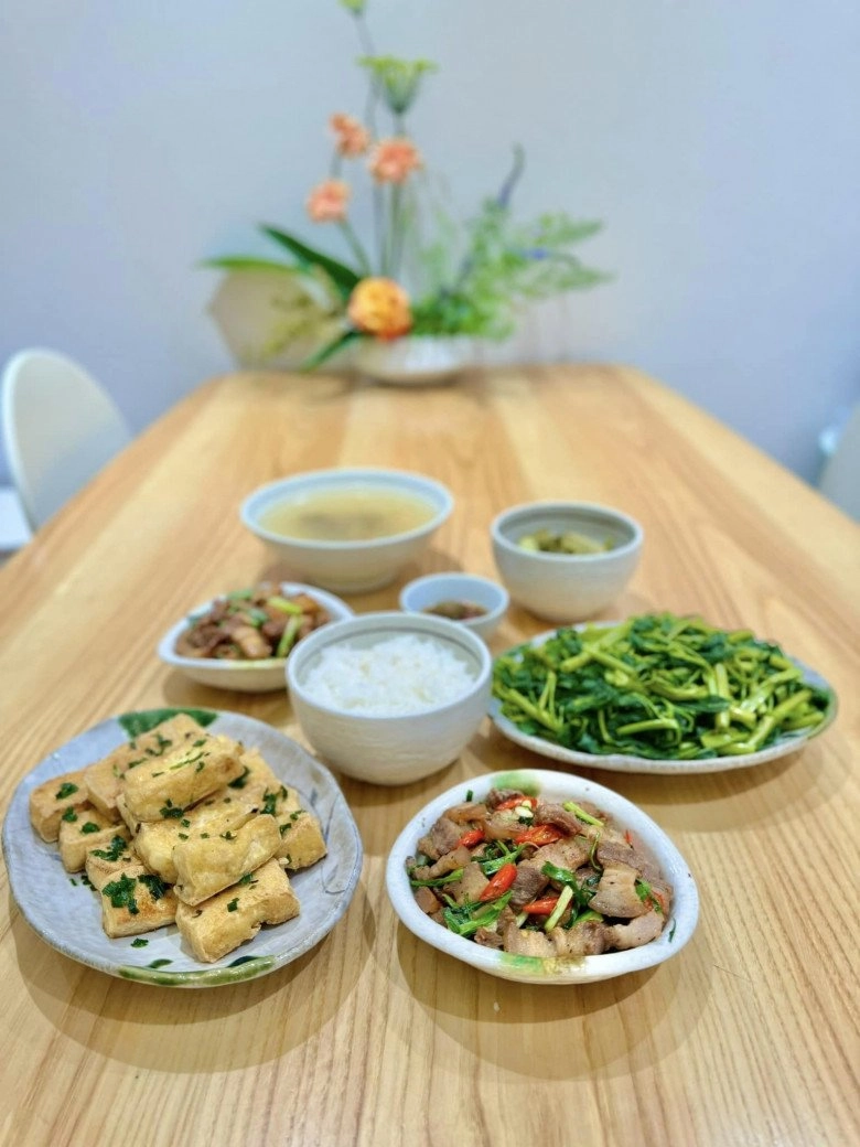 Con trai đạo diễn người phán xử chỉ thích ăn mì ở nhà mẹ siêu đẳng thế này bảo sao không mê - 23