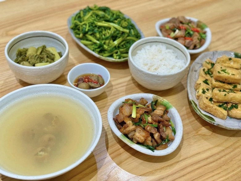 Con trai đạo diễn người phán xử chỉ thích ăn mì ở nhà mẹ siêu đẳng thế này bảo sao không mê - 24