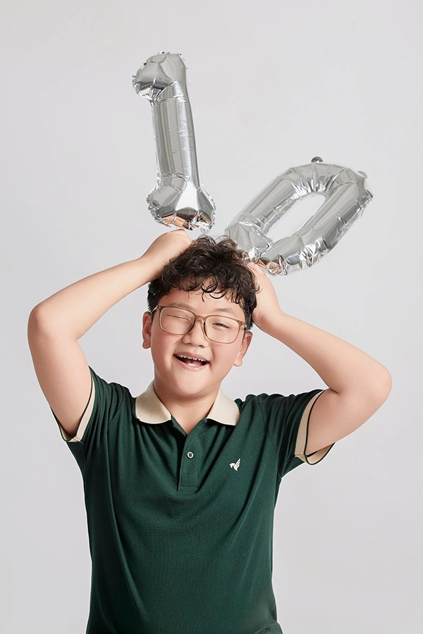 Con trai đời thực tròn 10 tuổi của bà liên phim cha tôi người ở lại - 2