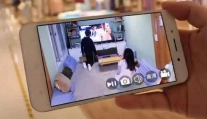 Cứ 9h tối là con đòi đi ngủ bố mẹ xem camera giám sát lập tức đưa cho giúp việc 72 triệu - 2