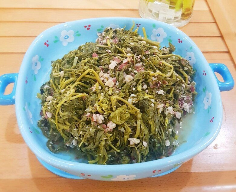 Cứ tưởng trồng chỉ để lấy củ ai ngờ lá của cây này cực ngon chỉ nấu với lạc thôi đã được món rẻ mà hấp dẫn - 4