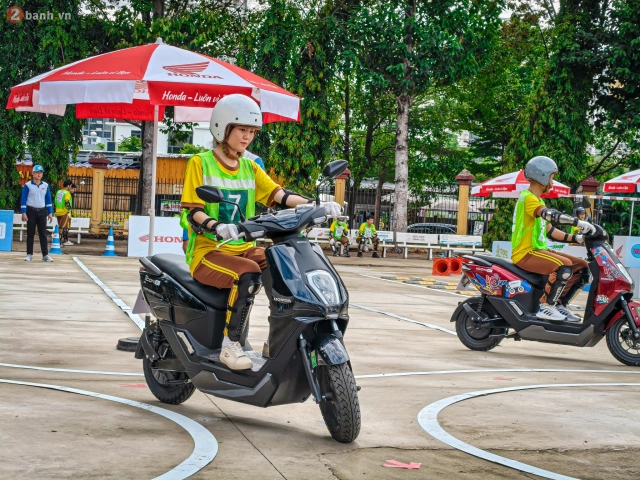 Cùng honda việt nam mang kiến thức và kỹ năng lái xe an toàn đến với học sinh thpt - 1
