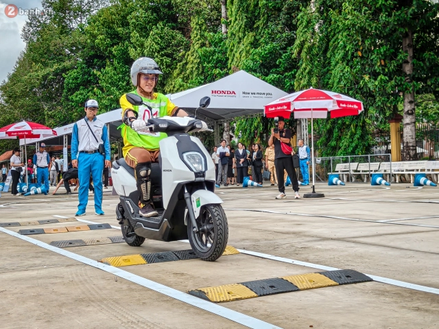 Cùng honda việt nam mang kiến thức và kỹ năng lái xe an toàn đến với học sinh thpt - 19