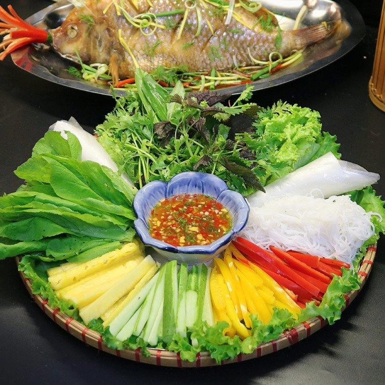 Cuối tuần làm cá hấp xì dầu đơn giản kiểu này vừa ngon ngọt lại thơm nức thanh mát dễ ăn - 2