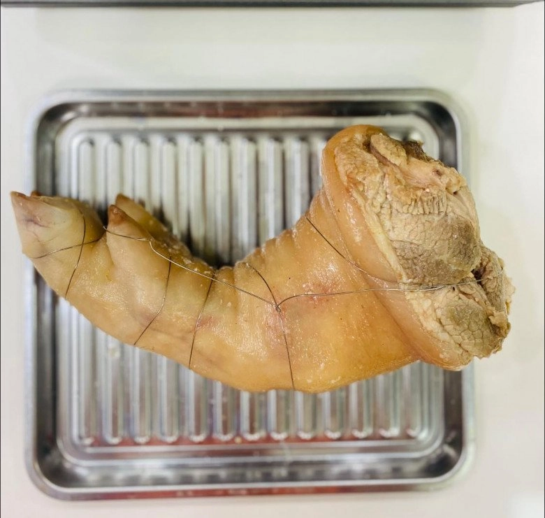 Cuối tuần làm chân giò heo muối chiên theo cách của mẹ đảm sài gòn mềm trong giòn ngoài ăn đã miệng - 2