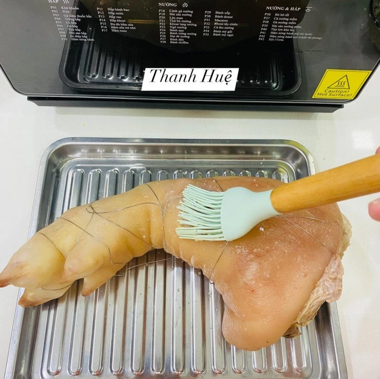 Cuối tuần làm chân giò heo muối chiên theo cách của mẹ đảm sài gòn mềm trong giòn ngoài ăn đã miệng - 3