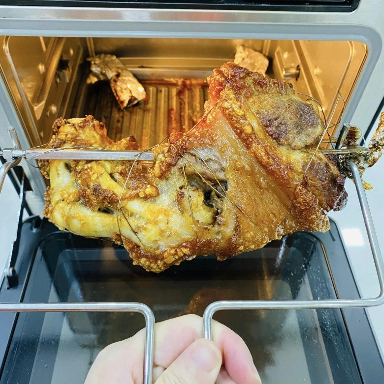 Cuối tuần làm chân giò heo muối chiên theo cách của mẹ đảm sài gòn mềm trong giòn ngoài ăn đã miệng - 5