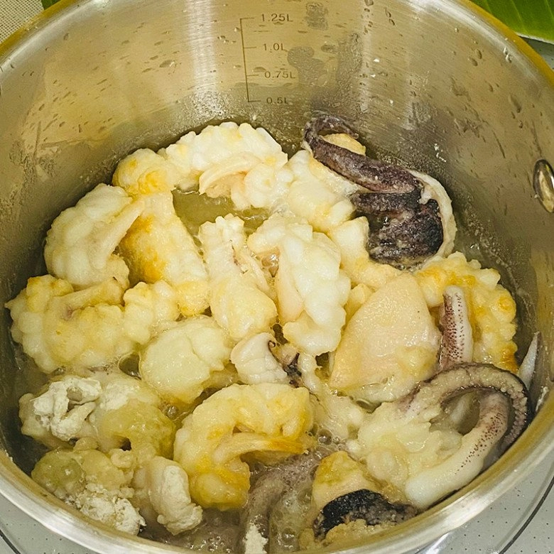Cuối tuần làm mực chiên lắc phô mai thơm phức lạ miệng ai ăn cũng phải khen tấm tắc - 6
