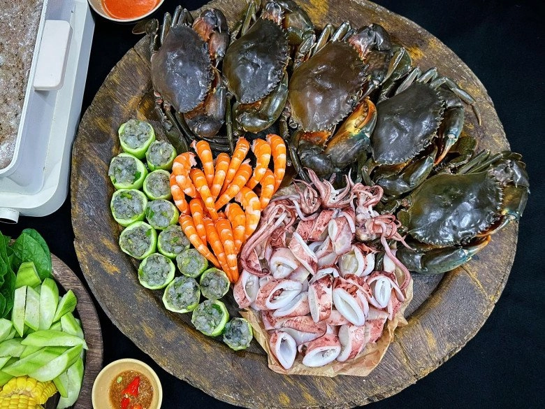 Cuối tuần mát trời làm nồi lẩu cua đồng chuẩn vị nhúng bầu cực ngon lại ngọt thanh dễ ăn - 4