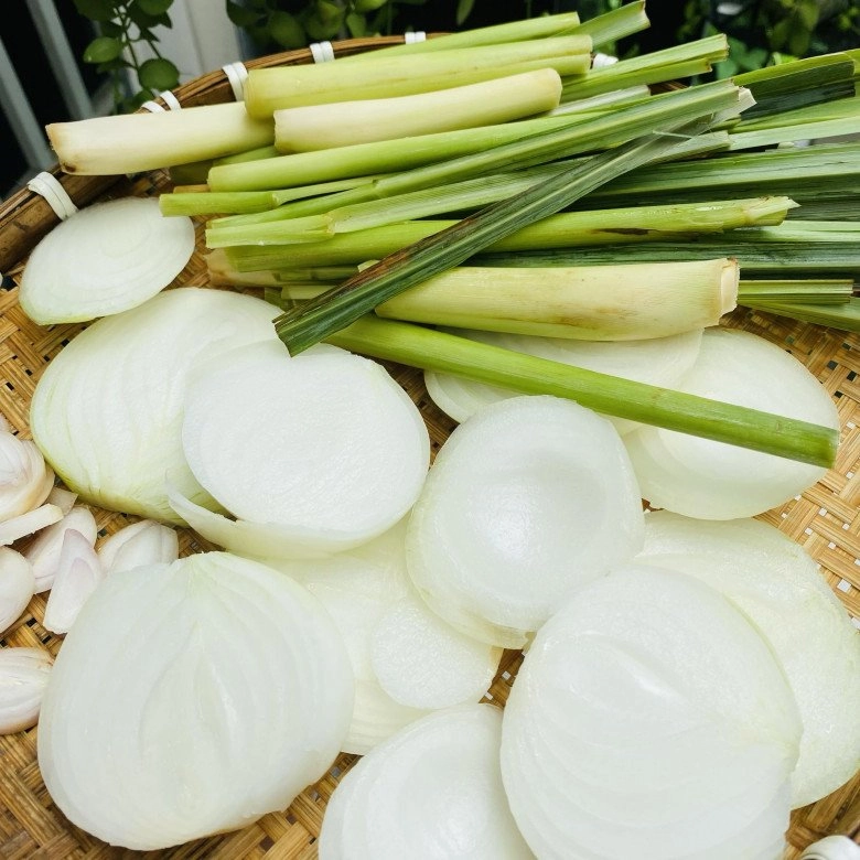 Cuối tuần rảnh rỗi làm gà hấp muối thơm ngon giữ được độ ngọt của thịt theo cách mẹ đảm sài gòn - 3