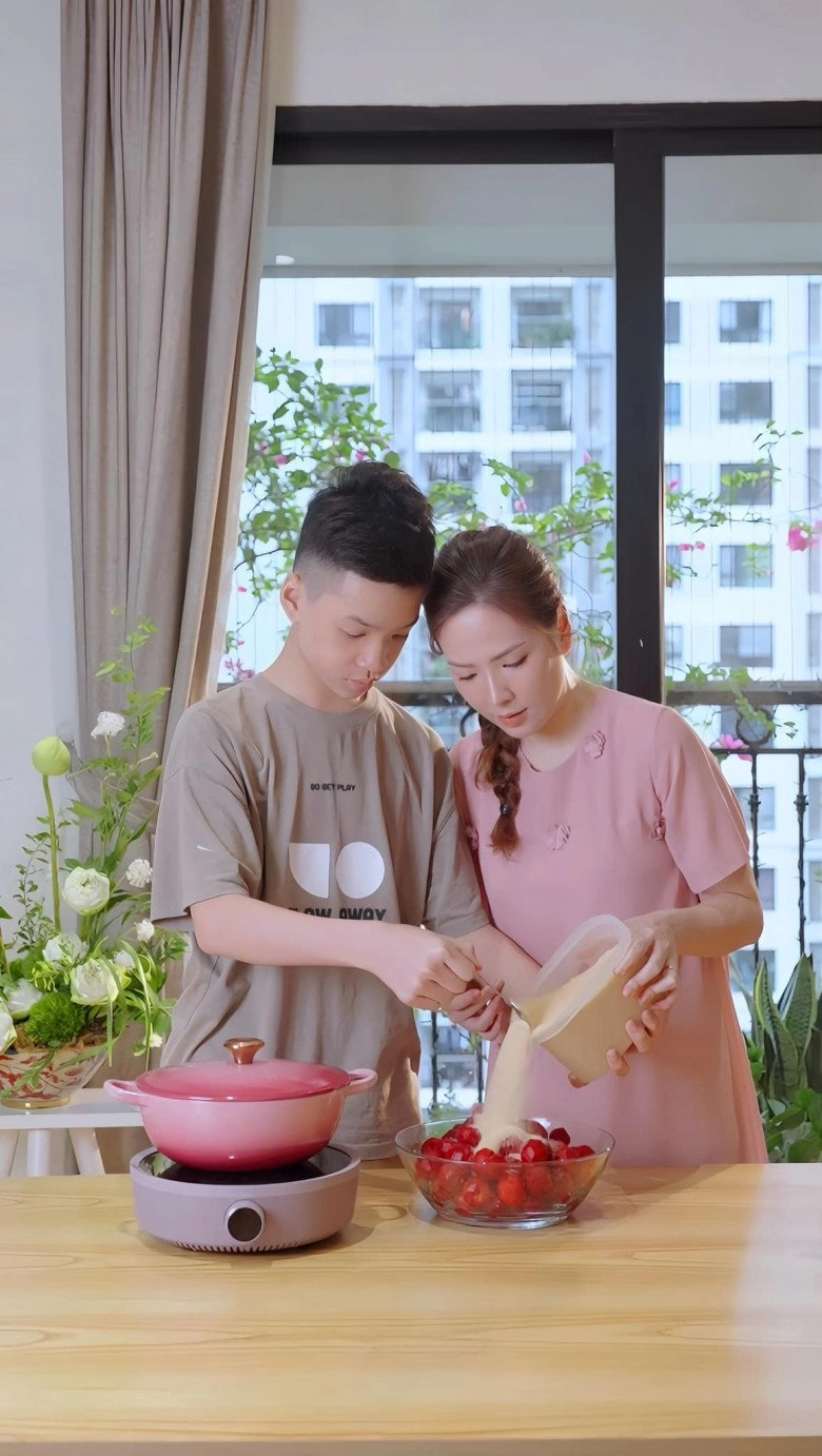 Cựu mc thời tiết nói cả nhà ăn hết 50kg mận không ai tin có bí quyết làm siro mận cực ngon - 3