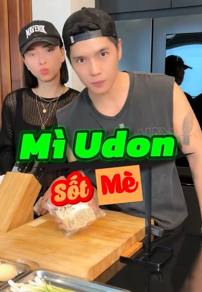 Đả nữ 45 tuổi ngô thanh vân vô dụng trong căn bếp của chồng trẻ đến cắt dưa hấu cũng lóng ngóng - 3