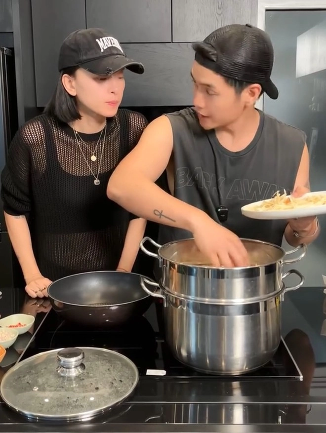 Đả nữ 45 tuổi ngô thanh vân vô dụng trong căn bếp của chồng trẻ đến cắt dưa hấu cũng lóng ngóng - 13