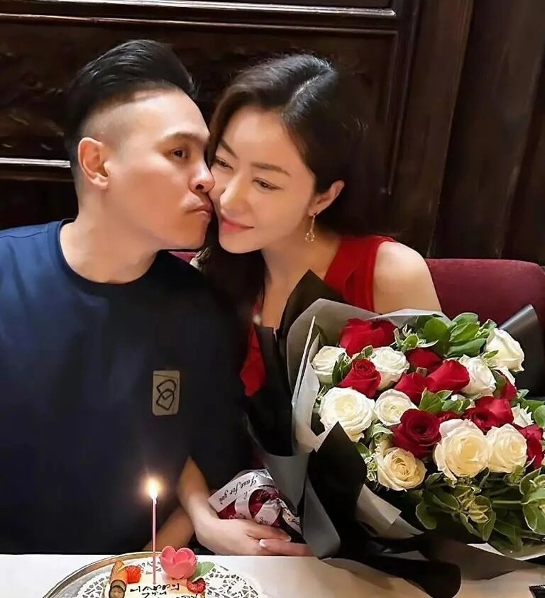Đại gia bđs được nữ diễn viên nổi tiếng tặng cặp song sinh mua cho mẹ vợ biệt thự 87 tỷ trả công chăm cháu - 3