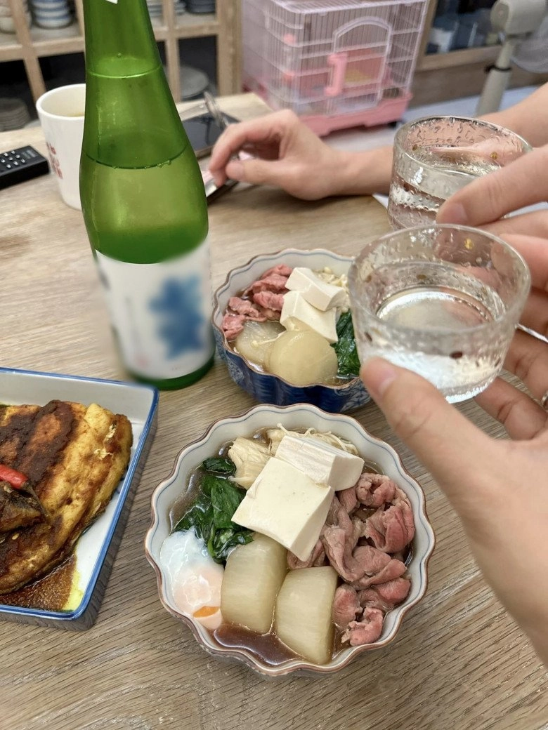 Đại gia đức an chăm vợ tận răng phan như thảo sung sướng được chồng làm mồi nhậu phục vụ mình - 2
