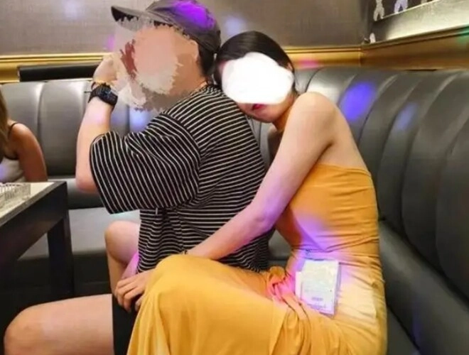 Đại gialấy vợ là hot girl quán bar kém 14 tuổi cuộc sống vỡ mộng sau khi sinh con sống chung - 3