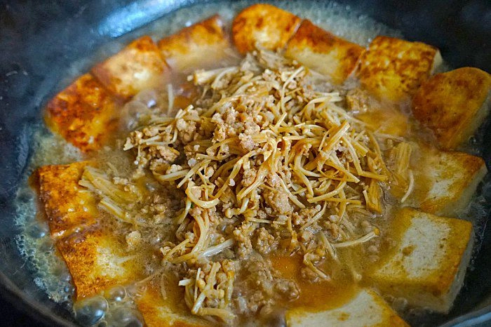 Đậu phụ sốt thịt băm nấm kim châm vừa ngon vừa lạ trời lạnh không ăn với cơm quá phí - 7