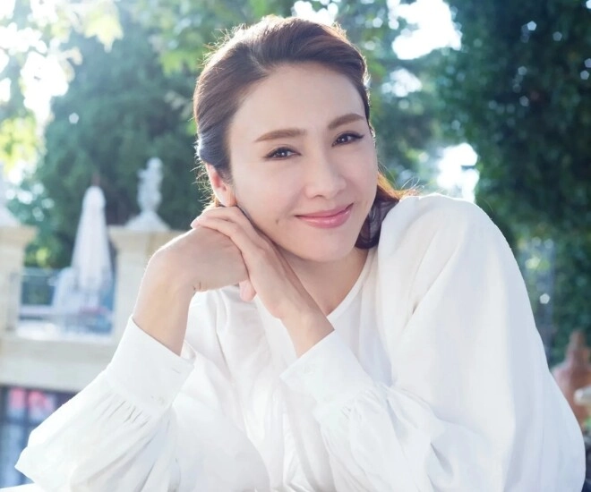 đệ nhất mỹ nhân gả cho tỷ phú tật nguyền hơn 15 tuổi sinh 3 con gái được chồng tặng siêu du thuyền 1600 tỷ - 1