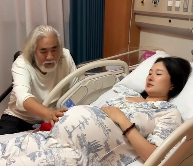 Đến trường họp phụ huynh đạo diễn khét tiếng showbiz bị nhầm là ông nội hoá ra u80 có 4 con với vợ kém 31 tuổi - 5