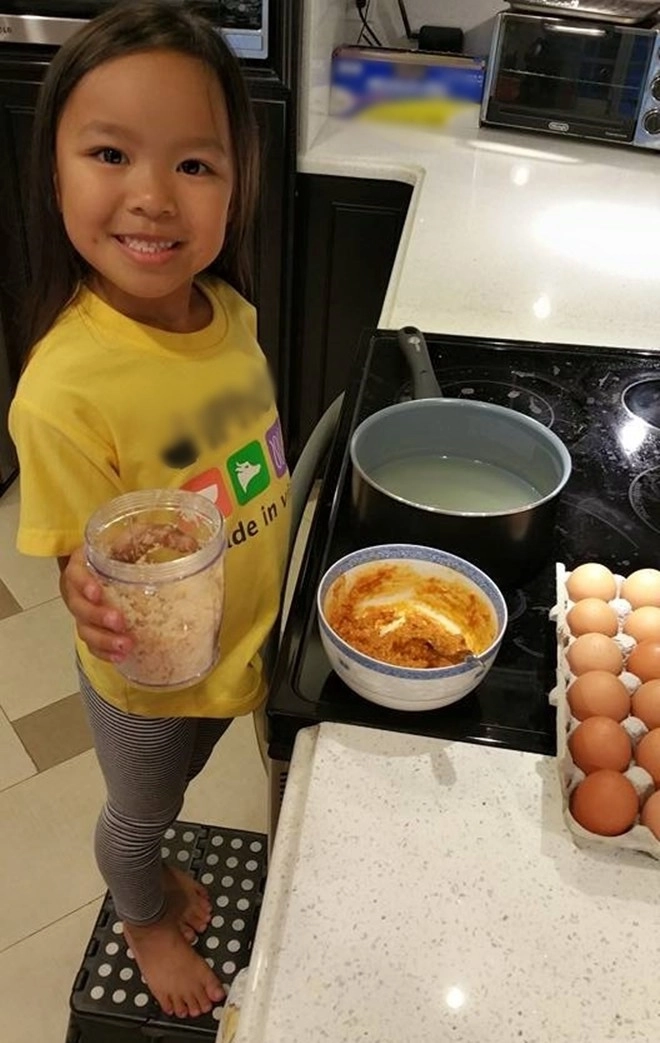 Đi làm về thấy con gái làm bánh từ chuối nữ danh hài nhà 300 tỷ khen ái nữ tiết kiệm - 3