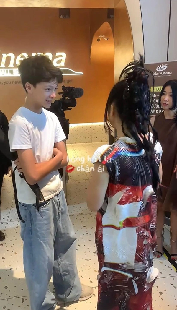 Diện mạo như soái ca ở tuổi 13 của con trai diva hồng nhung - 4