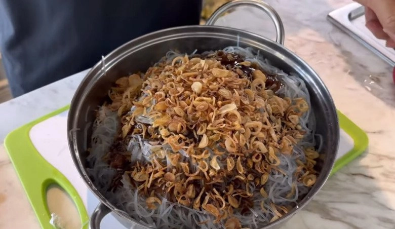 Diễn viên trung dũng nấu ăn nhoay nhoáy đãi anh em lật mặt 4-5 món chỉ trong 30 phút - 5