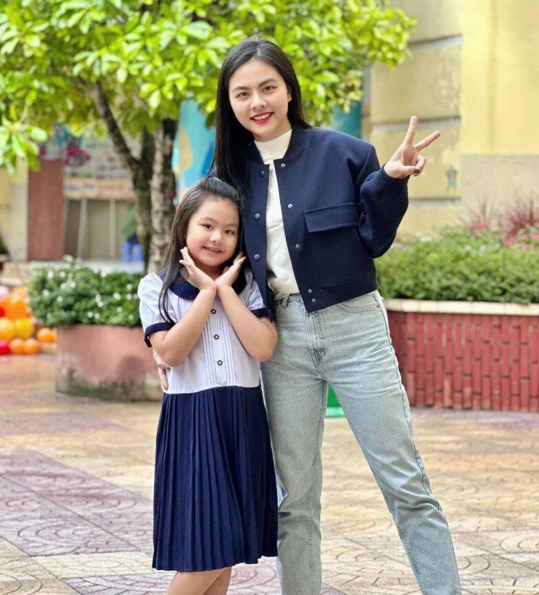 Diễn viên vân trang ở ẩn tập trung nuôi 4 con hội chị em khen khéo dạy bé gái lớp 3 đạt giải cấp quận - 4