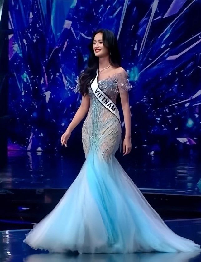 Điều khác lạ của bộ váy dạ hội hoa hậu ý nhi mặc ở chung kết miss world 2025 - 5