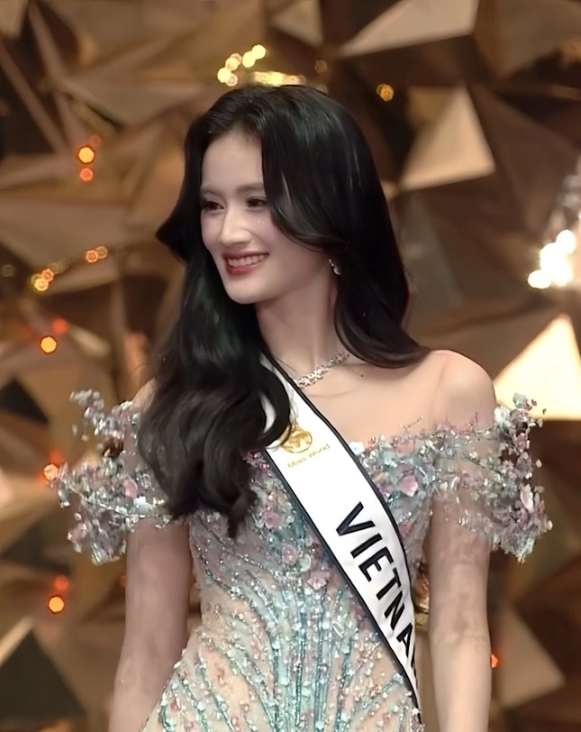 Điều khác lạ của bộ váy dạ hội hoa hậu ý nhi mặc ở chung kết miss world 2025 - 6