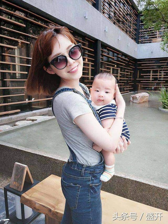Định khoe cháu gái bà ngoại hơn 40 tuổi bất ngờ nổi tiếng vì quá trẻ quá xinh - 5