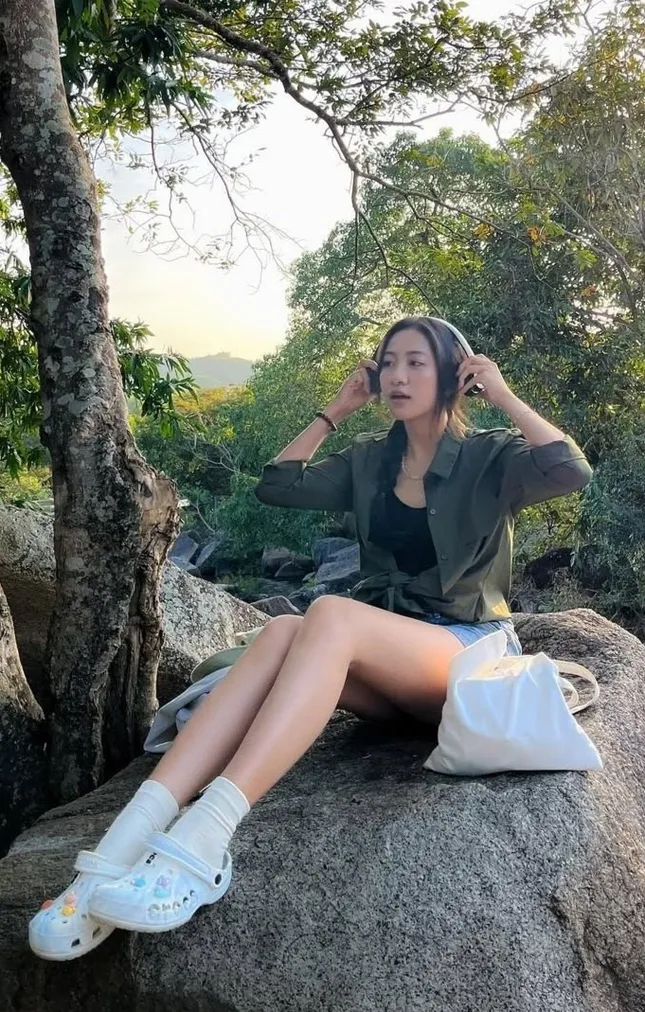 Đọ phong cách thời trang của 2 cô gái tên linh vừa đăng quang hoa hậu chênh 3 tuổi nhưng giống nhau một điểm - 10