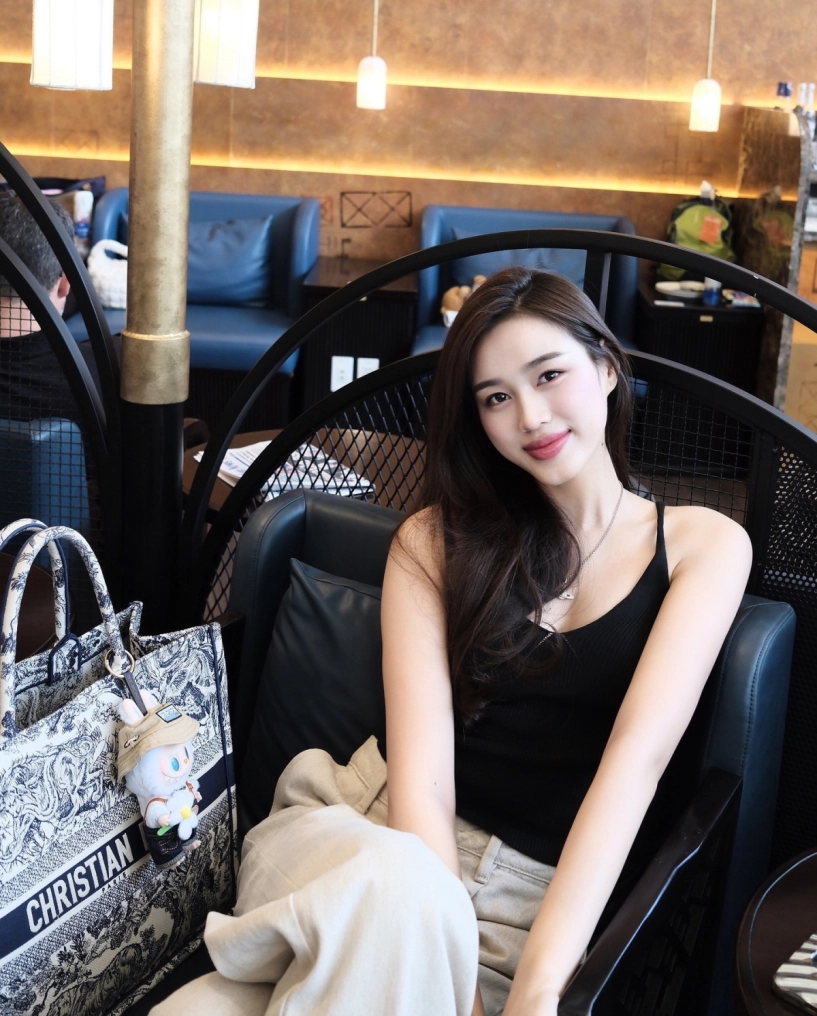 Đỗ thị hà sắm túi 700 triệu đồng đắt nhất tủ đồ - 3