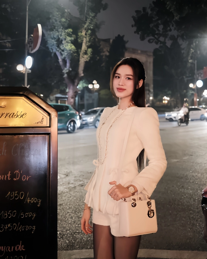 Đỗ thị hà sắm túi 700 triệu đồng đắt nhất tủ đồ - 4