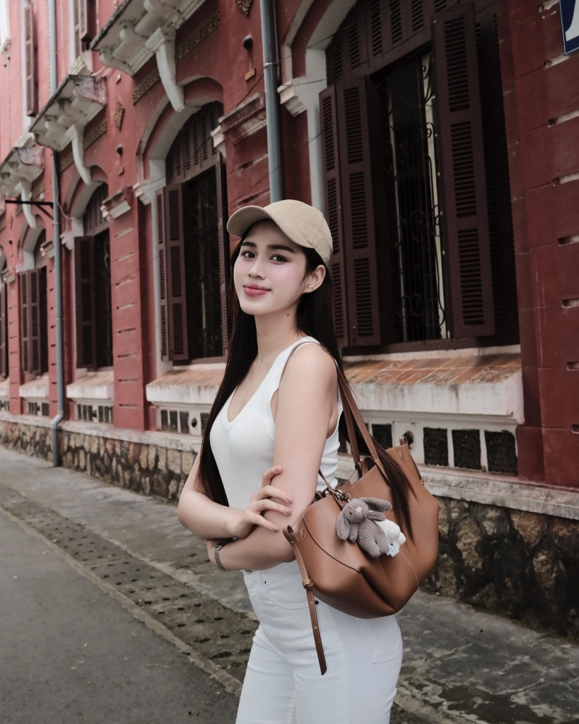 Đỗ thị hà sắm túi 700 triệu đồng đắt nhất tủ đồ - 10