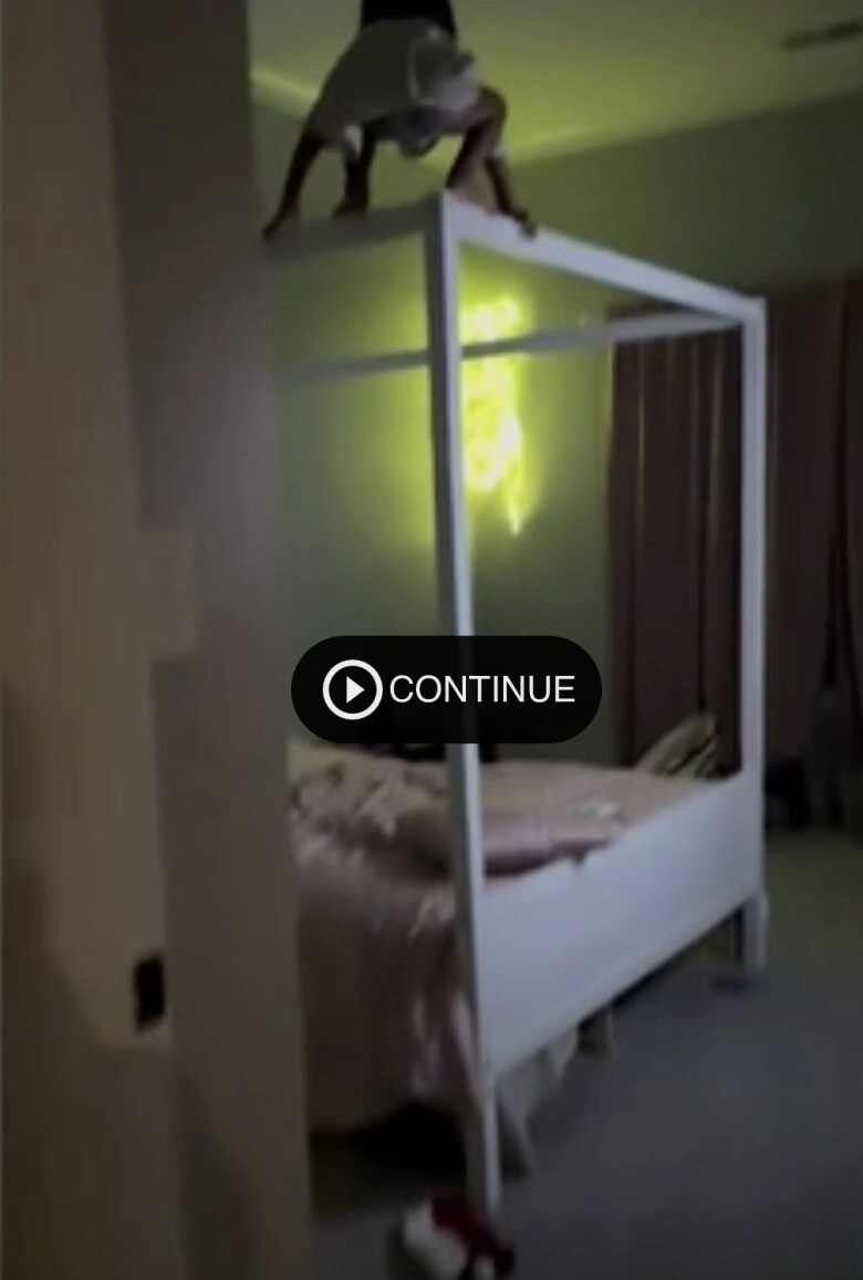 Đoạn video 62 triệu người xem bé gái đứng chênh vênh trên thanh sắt lúc nửa đêm cảnh tượng sau đó bố mẹ thót tim - 2