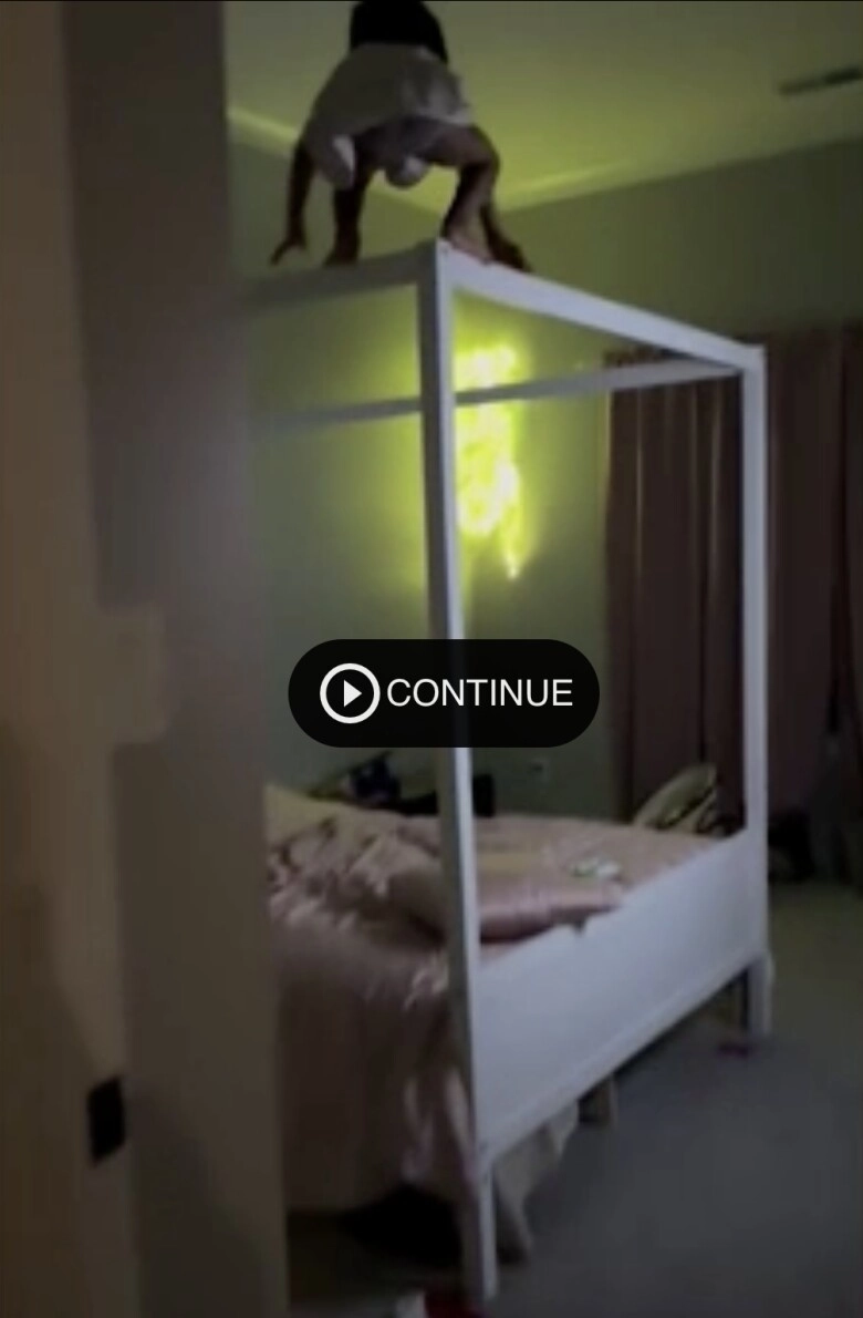 Đoạn video 62 triệu người xem bé gái đứng chênh vênh trên thanh sắt lúc nửa đêm cảnh tượng sau đó bố mẹ thót tim - 3