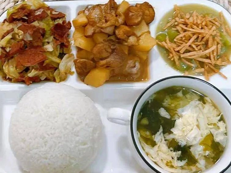 Đóng 36 nghìn đồng bữa trưa cho con ở trường mẫu giáo phụ huynh choáng khi nhìn thấy đồ ăn cô giáo gửi - 4