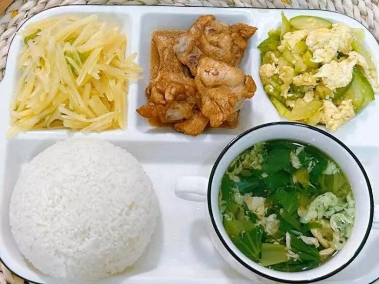 Đóng 36 nghìn đồng bữa trưa cho con ở trường mẫu giáo phụ huynh choáng khi nhìn thấy đồ ăn cô giáo gửi - 5