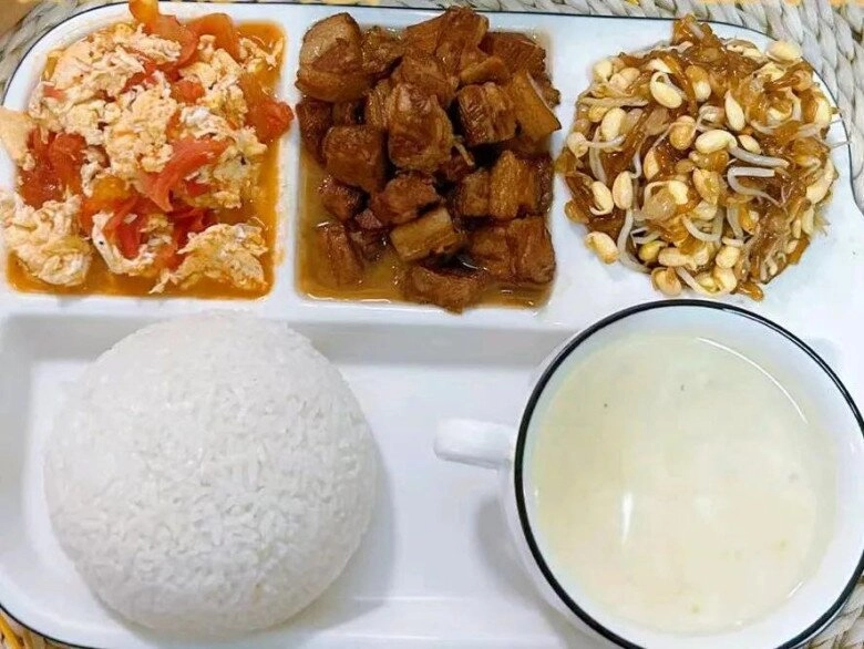 Đóng 36 nghìn đồng bữa trưa cho con ở trường mẫu giáo phụ huynh choáng khi nhìn thấy đồ ăn cô giáo gửi - 7