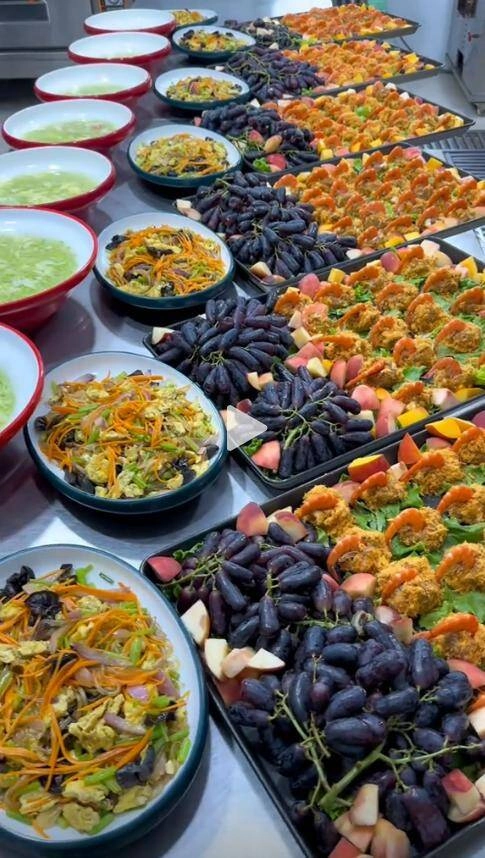 Đóng 60 nghìnngày tiền ăn 3 bữa cho con ở trường mẫu giáo phụ huynh ngã ngửa vì bữa trưa - 1
