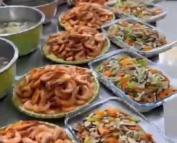Đóng 60 nghìnngày tiền ăn 3 bữa cho con ở trường mẫu giáo phụ huynh ngã ngửa vì bữa trưa - 4