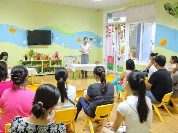 Dòng chữ kém duyên trên cánh tay học sinh mầm non do cô giáo viết khiến gia đình tức giận mẹ việt tranh cãi - 3