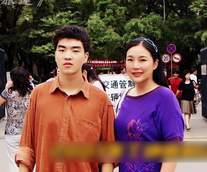 Đứa trẻ bại não bị bố chối bỏ sauthành thạc sĩ harvard nói một câu về mẹ ruột mà ai cũng cay mắt - 8
