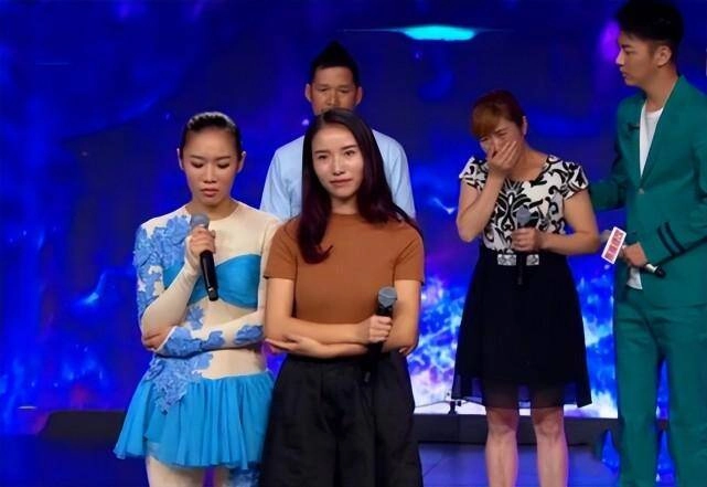 Đứa trẻ bị bỏ rơi ở thùng rác bệnh viện được nhận nuôi cuộc sống khó tin sau 24 năm khi bố mẹ ruột đại gia tìm đến - 4