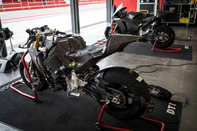 Ducati streetfighter e - khi chiến binh phố bước ra từ đường đua motoe - 1