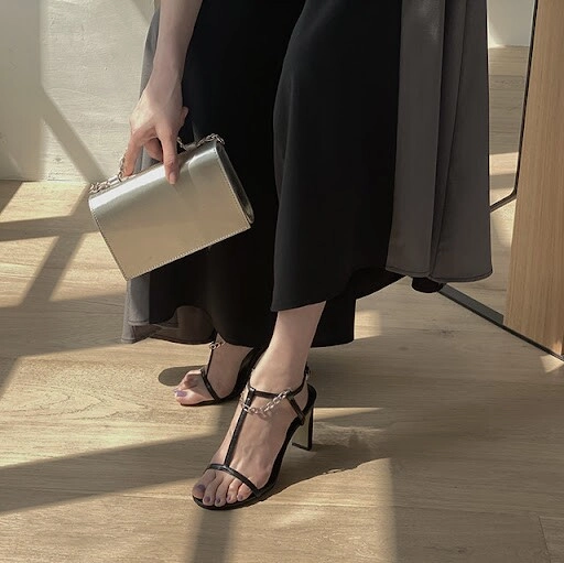 Đừng diện giày mũi nhọn với váy dài hè này nữa 5 kiểu sandal thoáng mát trẻ trung thời thượng mới là lựa chọn chuẩn - 11
