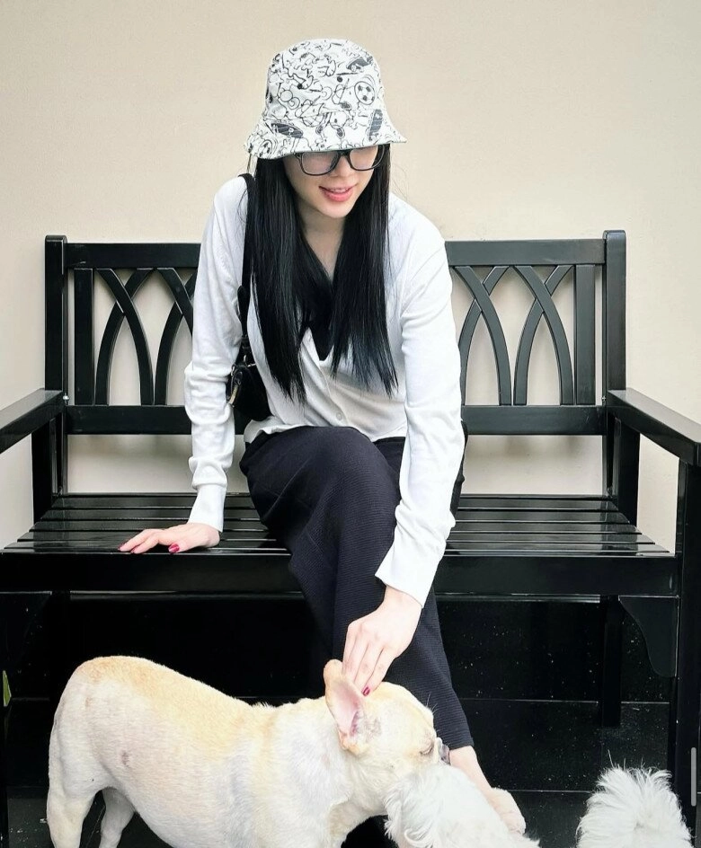 Em dâu hà tăng diện đồ toàn local brand mà vẫn sang xịn hết phần người khác gu thời trang chuẩn phu nhân hào môn là đây - 8